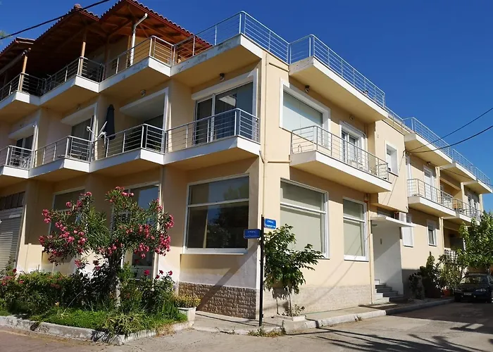 Garden Apartment 20M From The Sea I3